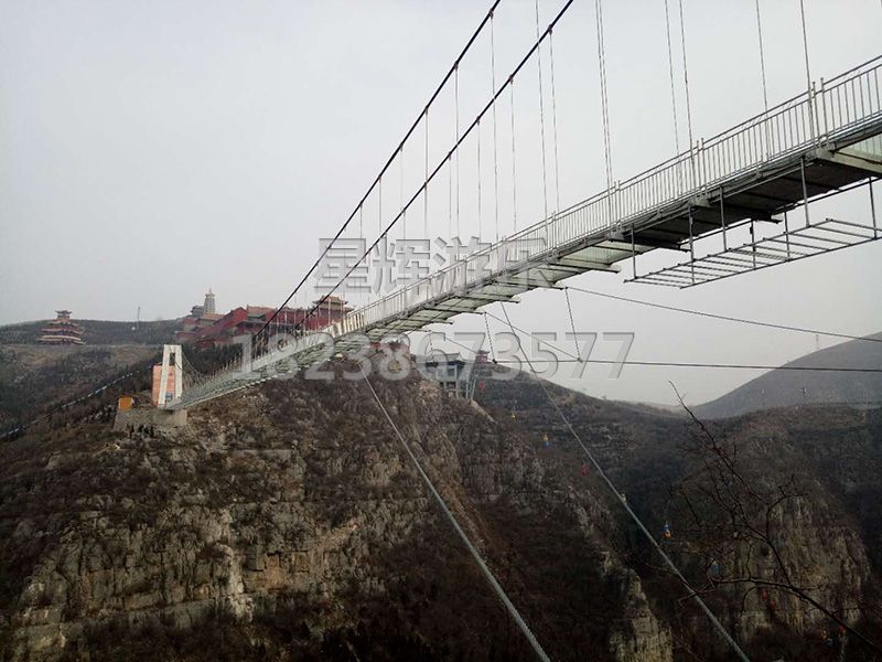 玻璃吊橋