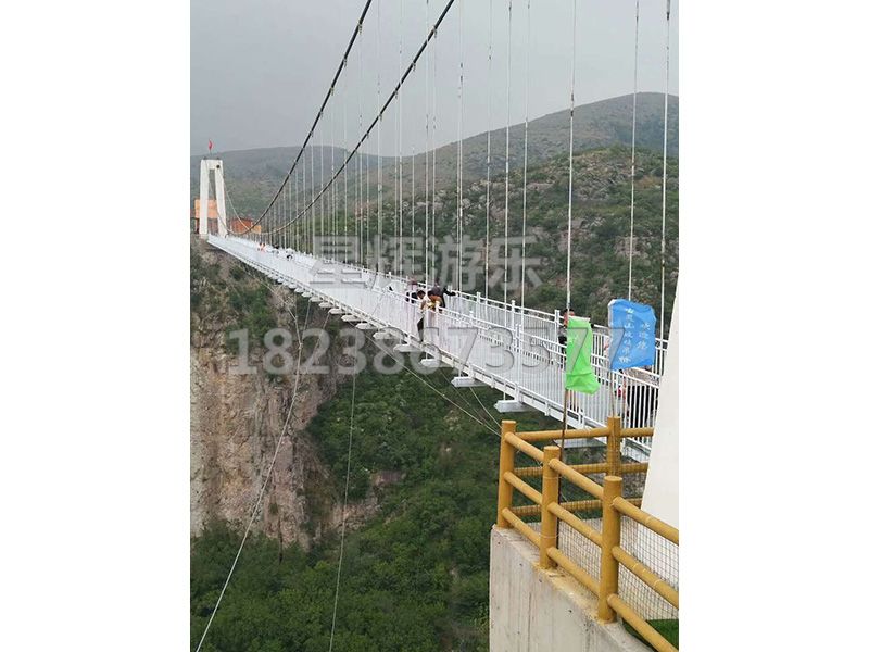 玻璃吊橋